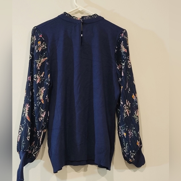 Sioni Milano Navy blue floral Top | size: M | NWT - Picture 4 of 4